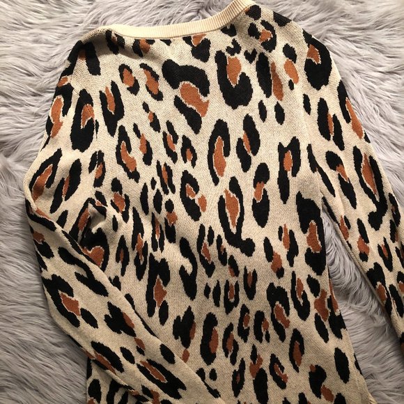 A New Day Leopard Print Fitted Crew Neck Sweater in Small - Picture 3 of 5